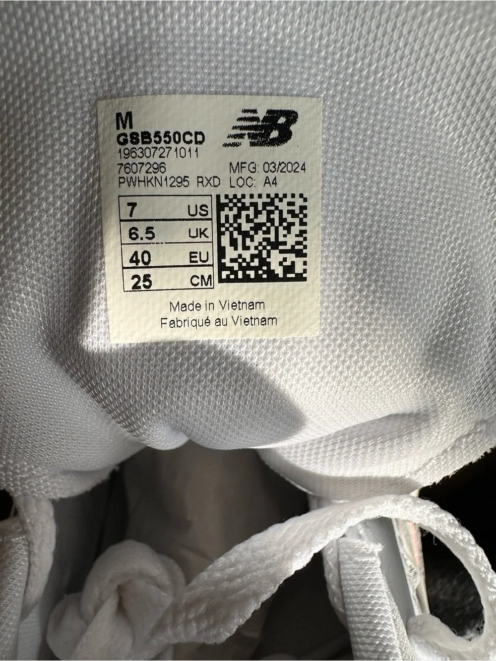 New Balance Big Kids Size 7 550 Low Top Sneakers in Pink Haze White
